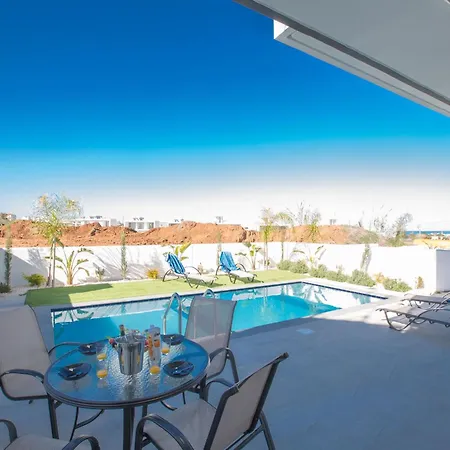 Olivine Mit Pool Und Einem Dachgarten By Interhome プロタラス