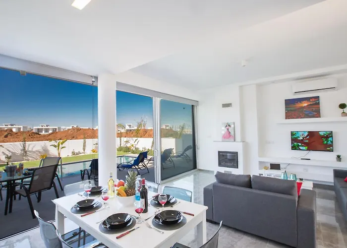 Olivine Mit Pool Und Einem Dachgarten By Interhome プロタラス