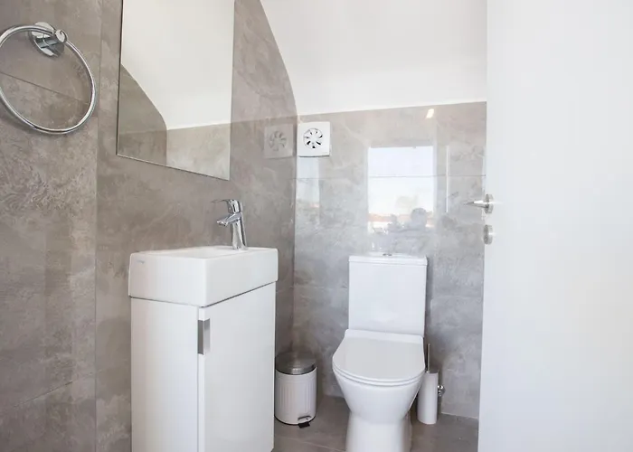 Olivine Mit Pool Und Einem Dachgarten By Interhome