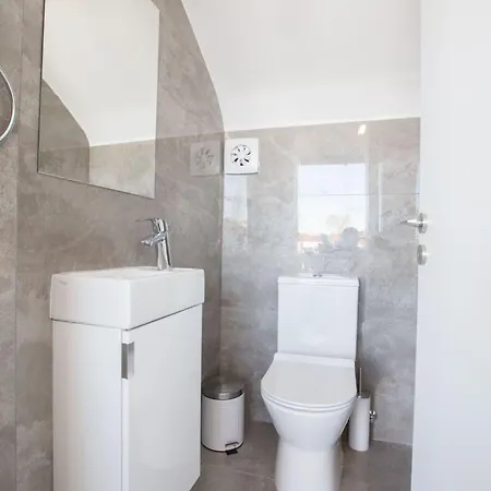 Olivine Mit Pool Und Einem Dachgarten By Interhome