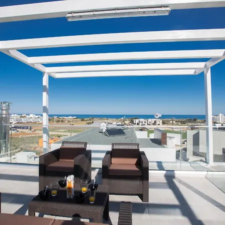 Olivine Mit Pool Und Einem Dachgarten By Interhome Semesterbostad *