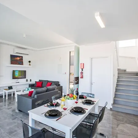 Olivine Mit Pool Und Einem Dachgarten By Interhome Semesterbostad