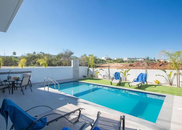 Olivine Mit Pool Und Einem Dachgarten By Interhome *